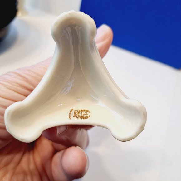 Lenox Ivory w/ Gold Trim 7-1/2" Tall Tri-Footed Scalloped Ceramic Bud Vase USA - Picture 10 of 12